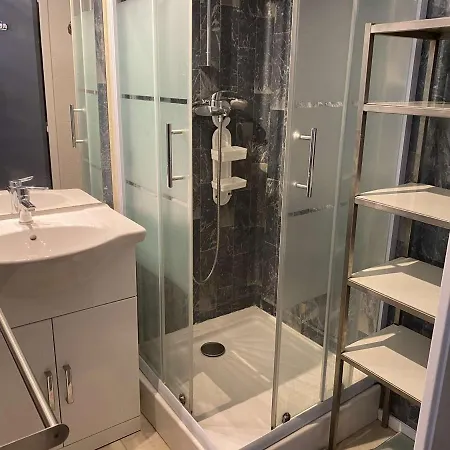 Appartement 2 Pièces Avec Parking Privé Au Grau-du-roi - Fr-1-250-233 *