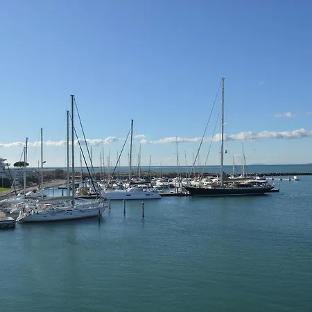 2 Pièces Avec Parking Privé Au Grau-du-roi - Fr-1-250-233 Appartement Le Grau-du-Roi